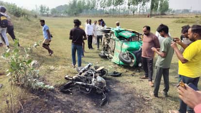 Bahraich: Bike collides with tempo, bike rider burnt alive, driver absconds