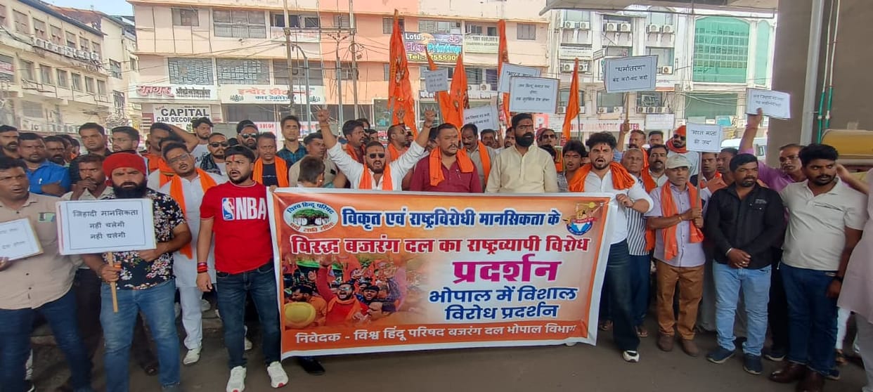 Bhopal News: Echoes of the Nashik IT controversy reach Bhopal; Bajrang Dal stages protests, raising tensions w