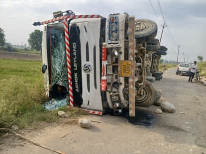 Bijnor News: Drivers nap leads to accident, dumper breaks divider and falls into 20-ft ditch in Bijnor
