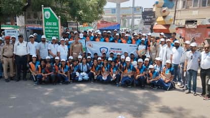 Students Join Traffic Police in Agra to Spread Road Safety Awareness