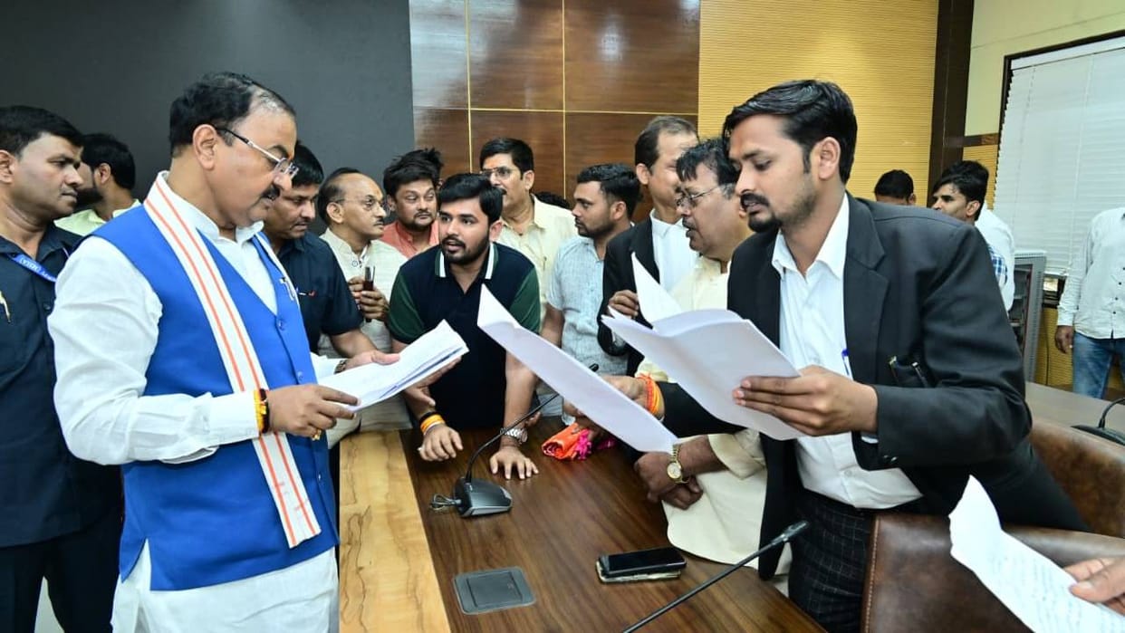 UP: In Prayagraj, Deputy Chief Minister Keshav Maurya Listens to Public Grievances; Says: "Officials Must Reso