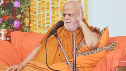 Swami Nischalanand Arrives in Kashi States Governments Not Serious About Cow Protection