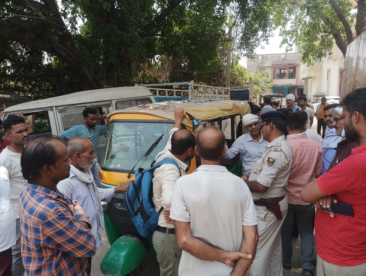 Bike rider dies after being hit by an unknown vehicle gopalganj bihar