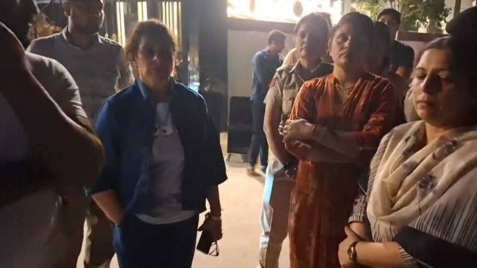 Haryana Women Commission Chairperson Renu Bhatia Conducts Raids on Liquor Shops and Clubs Sonipat