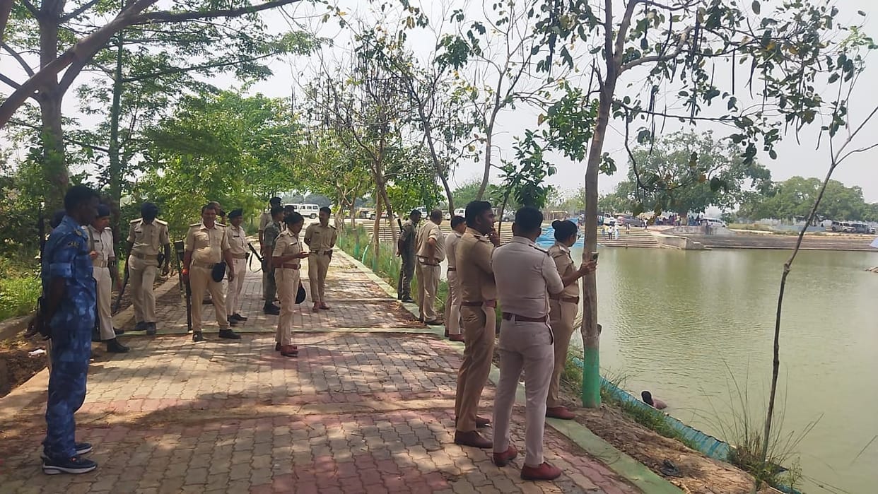 battle for right over pond clash between Jeevika Didi and villagers village transformed into police camp patna
