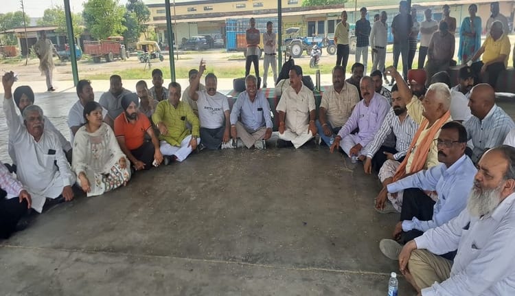 Rudrapur: बेहड़ ने खोया आपा, बोले-किसानों को परेशानी हुई तो अधिकारियों को जूतों से पिटवाऊंगा