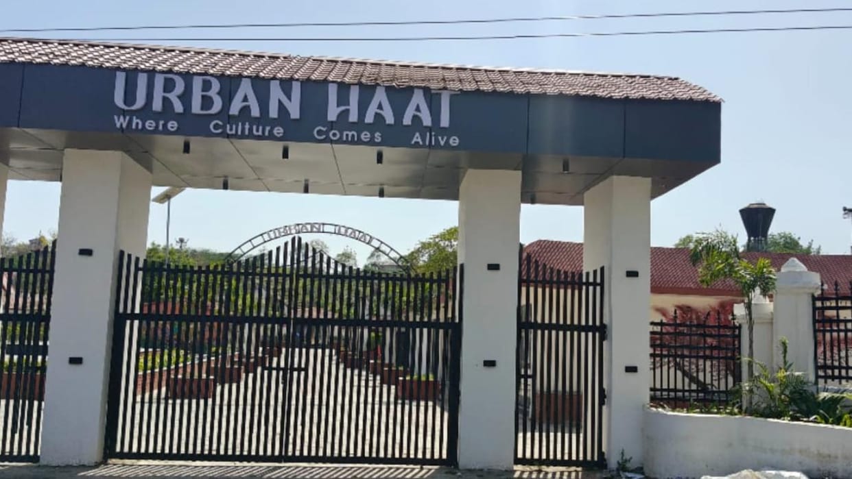 Jhansi: The dreams of artisans are locked, Urban Haat was built at a cost of Rs 3 crore.