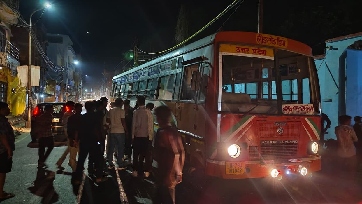 Farrukhabad Roadways Bus Vandalized After 10 Kilometer Chase Five Arrested