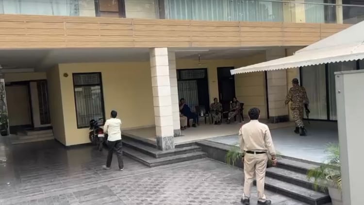 Ludhiana: कैबिनेट मंत्री संजीव अरोड़ा के ठिकानों पर ईडी की रेड, सीएम मान बोले-आप किसी से नहीं डरती