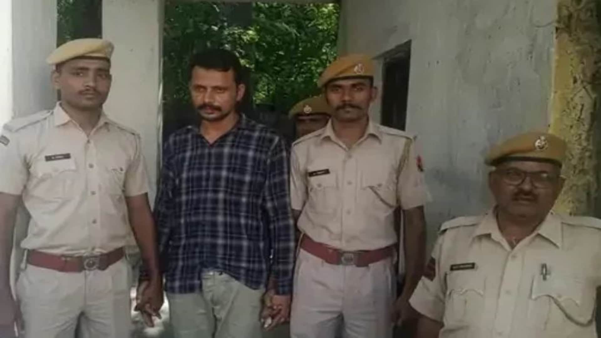 पुलिस की गिरफ्त में आरोपी
