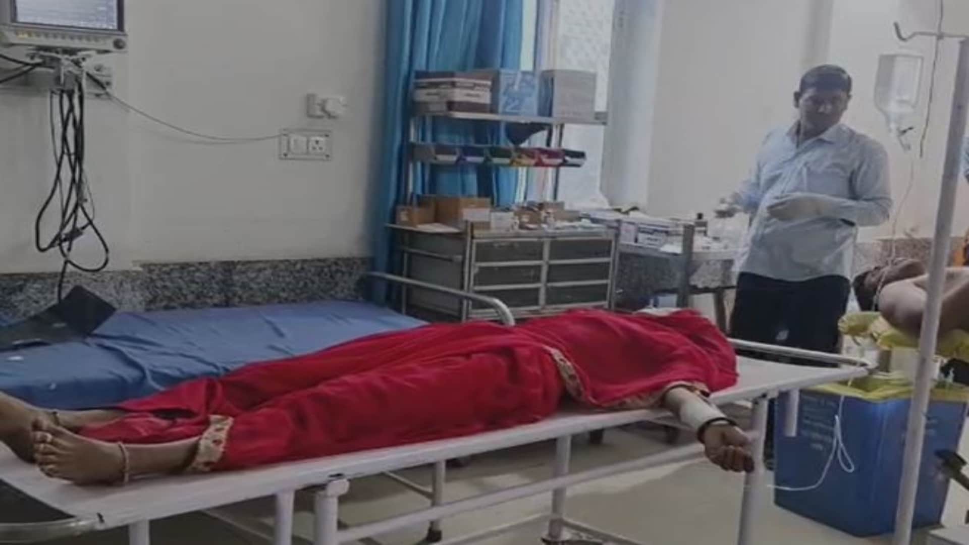 अस्पताल में भर्ती बेदर्द मां
