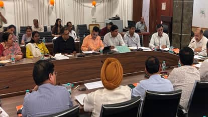 UP: 'If school puts pressure on buying uniforms, books and shoes, strict action will be taken', Meerut DM warn