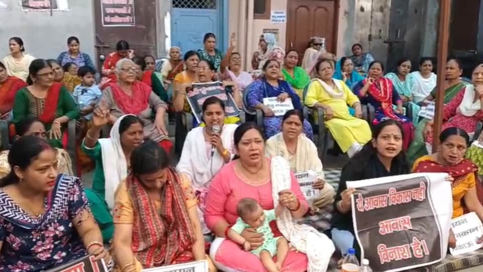 Women’s Protest Enters Day 8 at Central Market Meerut, Slogans Against Setback Action; Ajay Rai