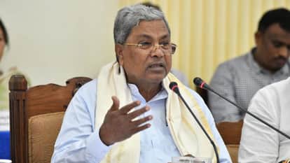 Saffron shawls not allowed in schools in K'taka, clarifies CM Siddaramaiah