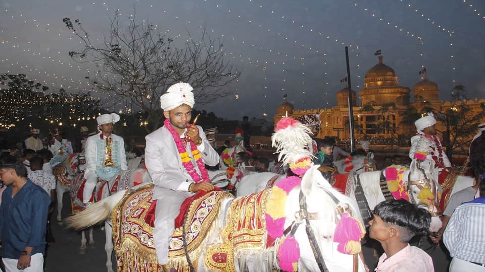 101 Couples Tie the Knot in Agra Bhimnagari Mass Wedding Promoting Dowry-Free Marriages