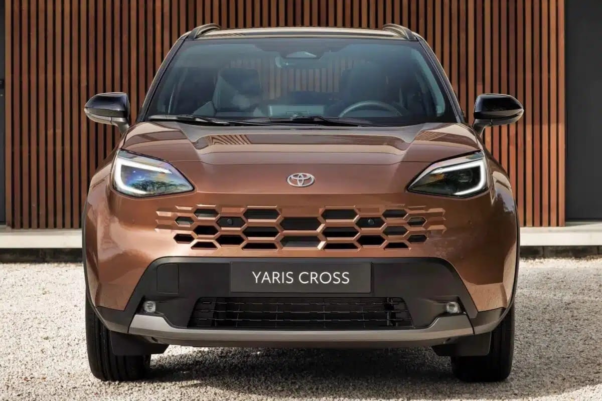 Toyota reveals 2026 yaris cross facelift with sharper design and hybrid power