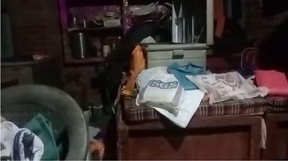 आगरा में सबसे बड़ी डकैती: छत काटकर घर में घुसे 6 नकाबपोश डकैत, घरवालों को  बनाया बंधक; 30 किलो चांदी लूट ले गए