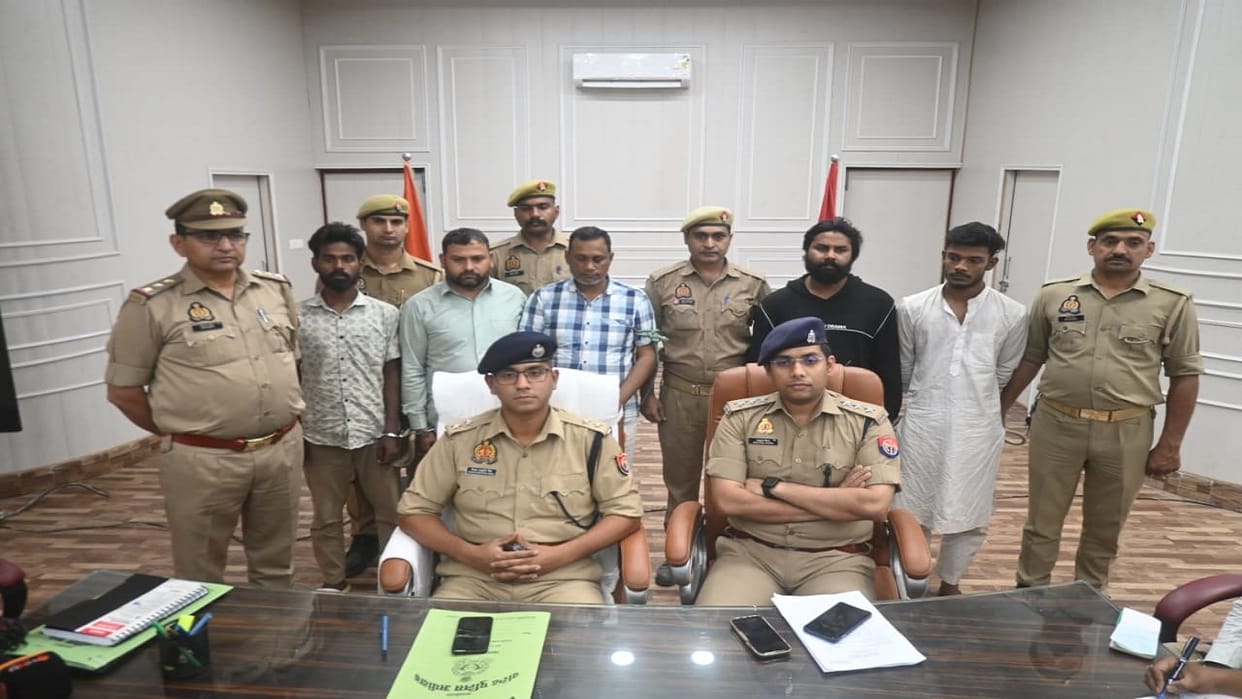 Five Accused Including a Doctor Arrested for Cyber Fraud in Bareilly