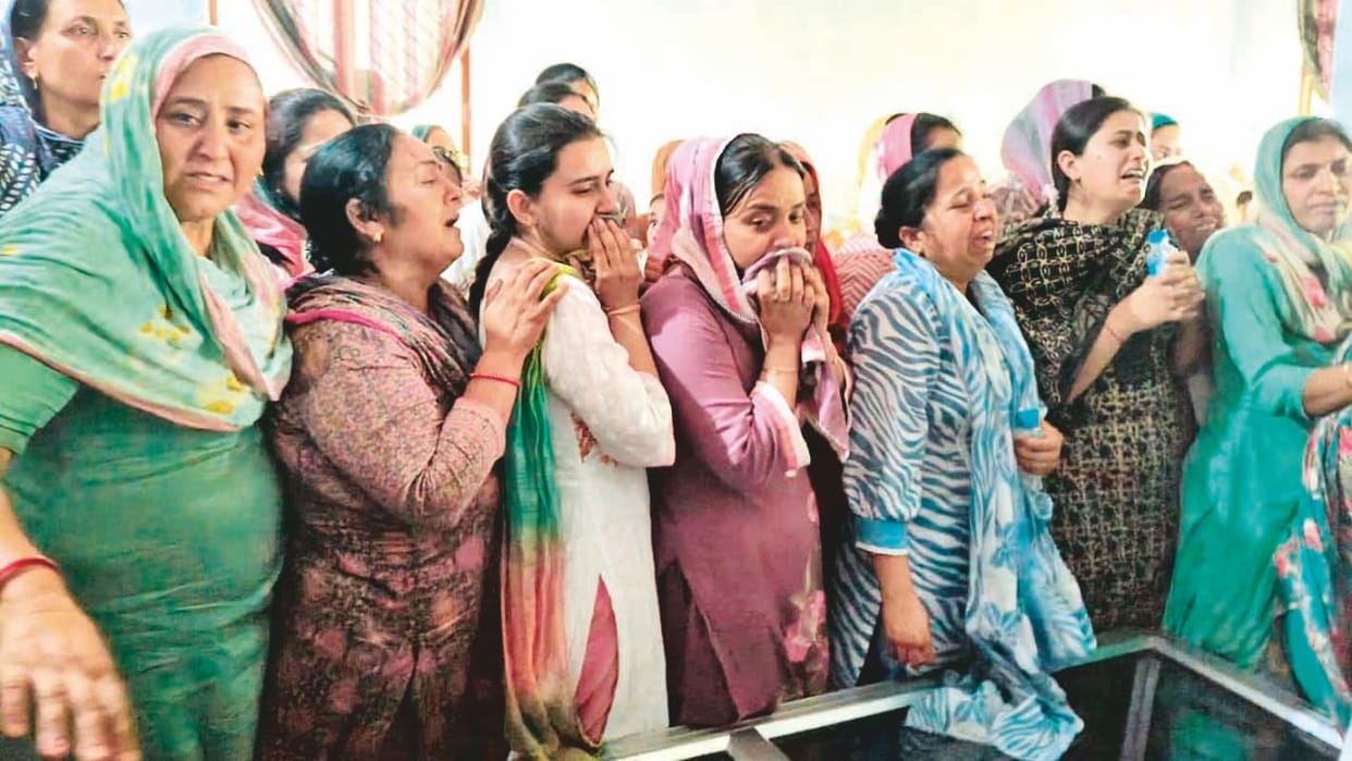 Notice to college on student's death, report sought