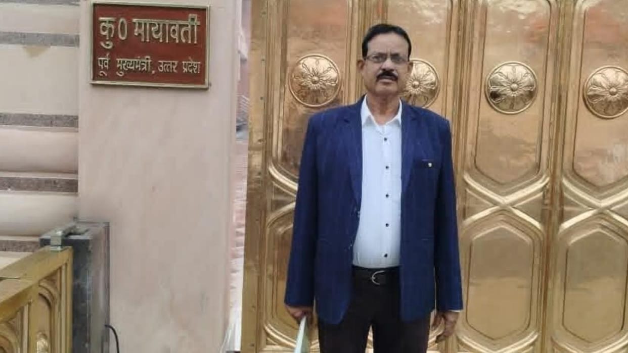 Jhansi: Before a year, the BSP again changed the district president, Phule took charge