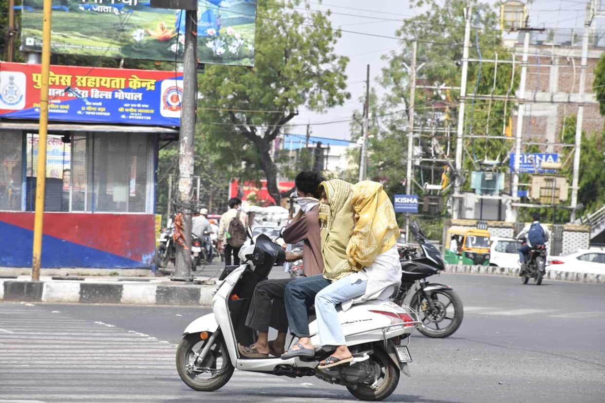 MP Weather Today: Madhya Pradesh Sizzles—Mercury Hits 44 Degrees; Over 30 Cities Cross the 40-Degree Mark; Hea