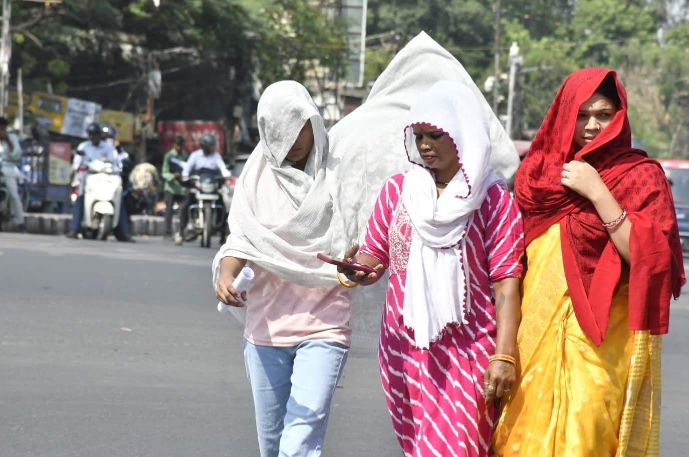 बढ़ी गर्मी की तपिश।