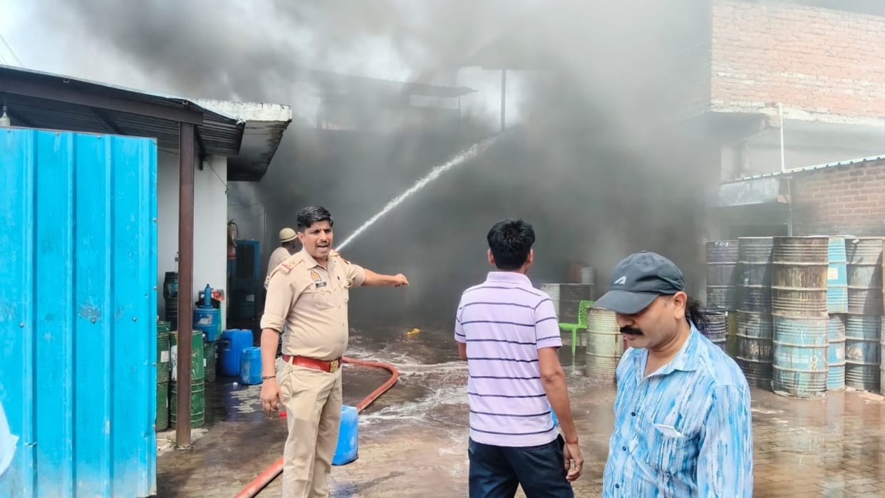 massive fire broke out in a paint factory warehouse causing panic in the industrial area in Bareilly
