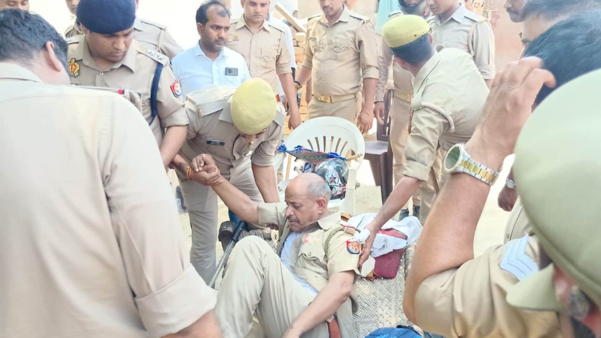 Mob Leaves ACP Bleeding Unrest in Varanasi 7 Policemen Injured FIR Against 61 people 4 Arrested