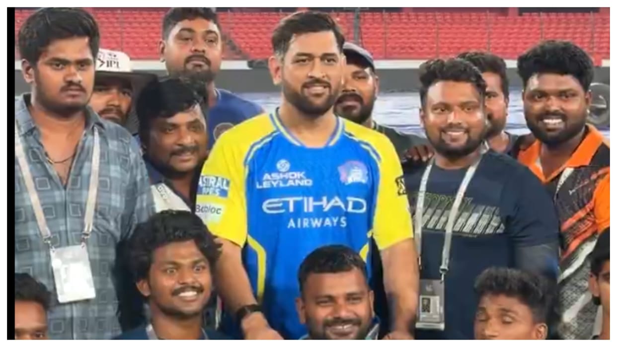 SRH vs CSK IPL 2026: MS Dhoni posed with groundsmen winning the hearts of fans CSK shared the video