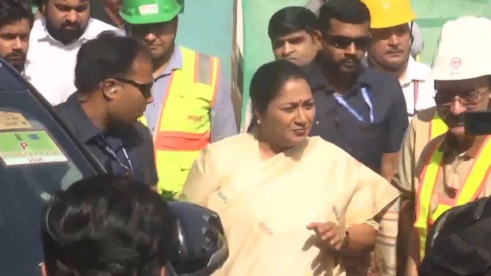 CM Rekha Gupta arrives at Ramakrishna Ashram Metro Station to inspect ongoing DMRC works.