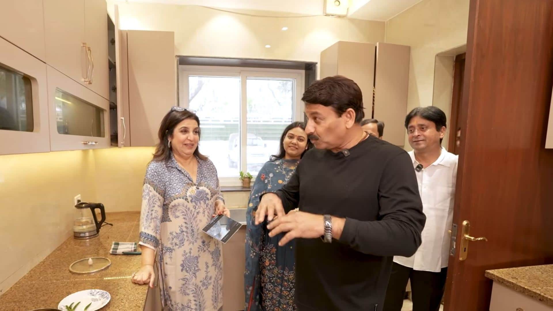 manoj tiwari shows delhi mp house to farah khan says 400 people come to meet him