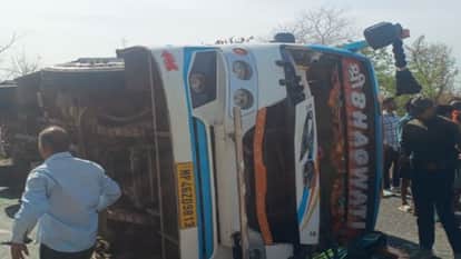 Dhar News: Passenger bus overturns on ghat road, man's legs crushed under vehicle, wife clings to him in tears