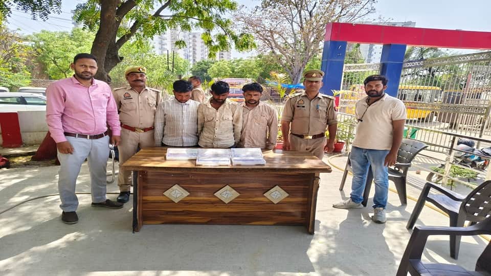 पुलिस गिरफ्त में आरोपी।