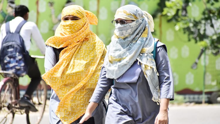 Weather Report: उत्तर भारत को बारिश-अंधड़ से भी राहत नहीं, पारा 45 डिग्री पार; दिल्ली में बढ़ने को है तापमान