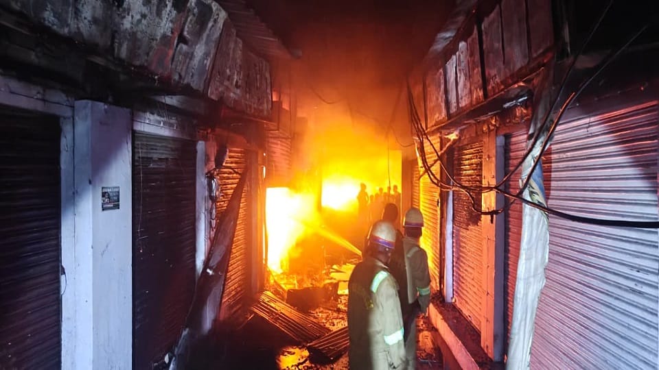 Massive Fire Breaks Out at Katra Bazar Vegetable Market in Shikohabad