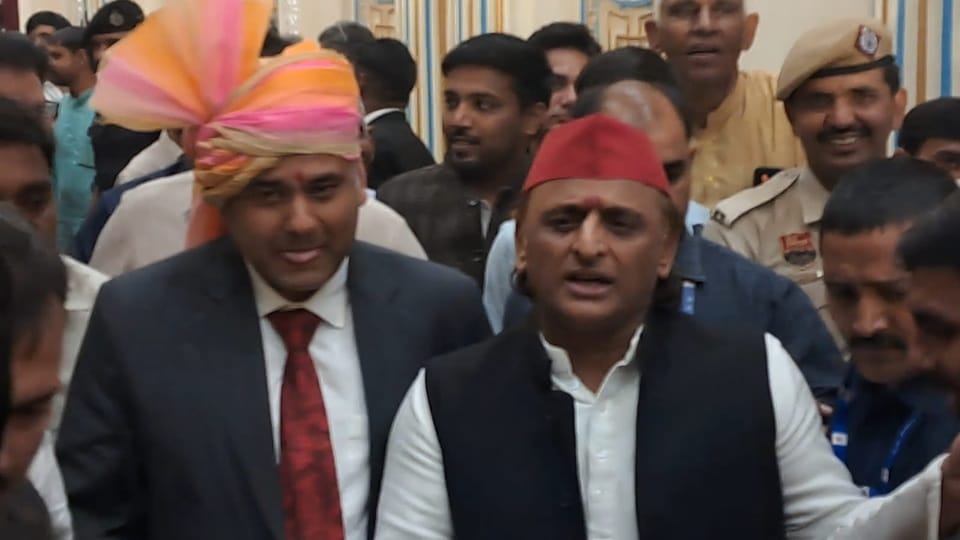 Akhilesh Yadav reached Rewari for niece's wedding