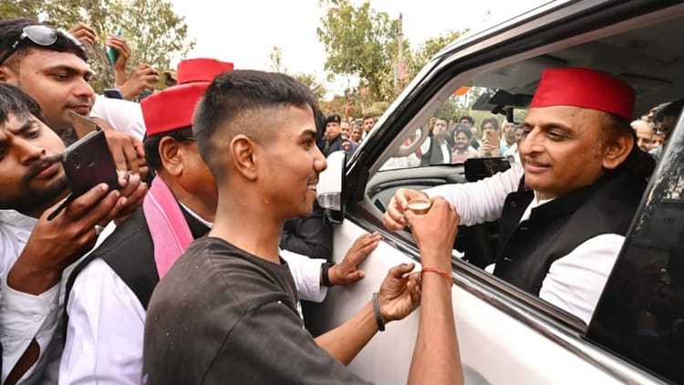 UP: जब से पिलाई अखिलेश यादव को चाय, तब से आई शामत, मिलावट की आशंका में भरा नमूना; होटल संचालक की बढ़ी मुश्किल