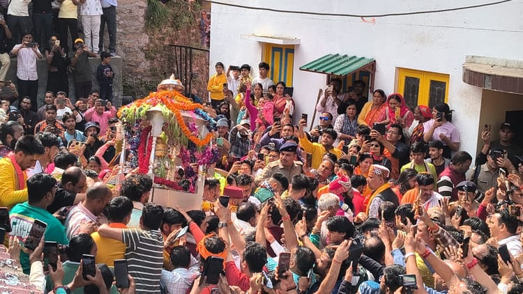केदारनाथ मंदिर के कपाट खुलने की प्रक्रिया भी आज शुरू