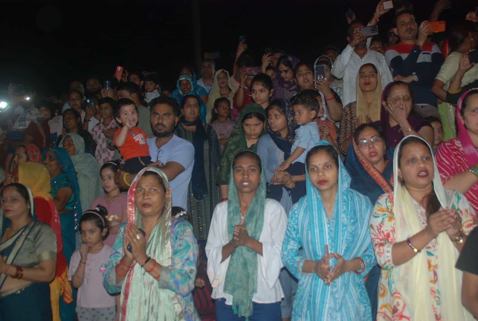 A tidal wave of faith surged at the Yamuna Ghat during the Maha Aarti, as devotees offered lamps to the Yamuna