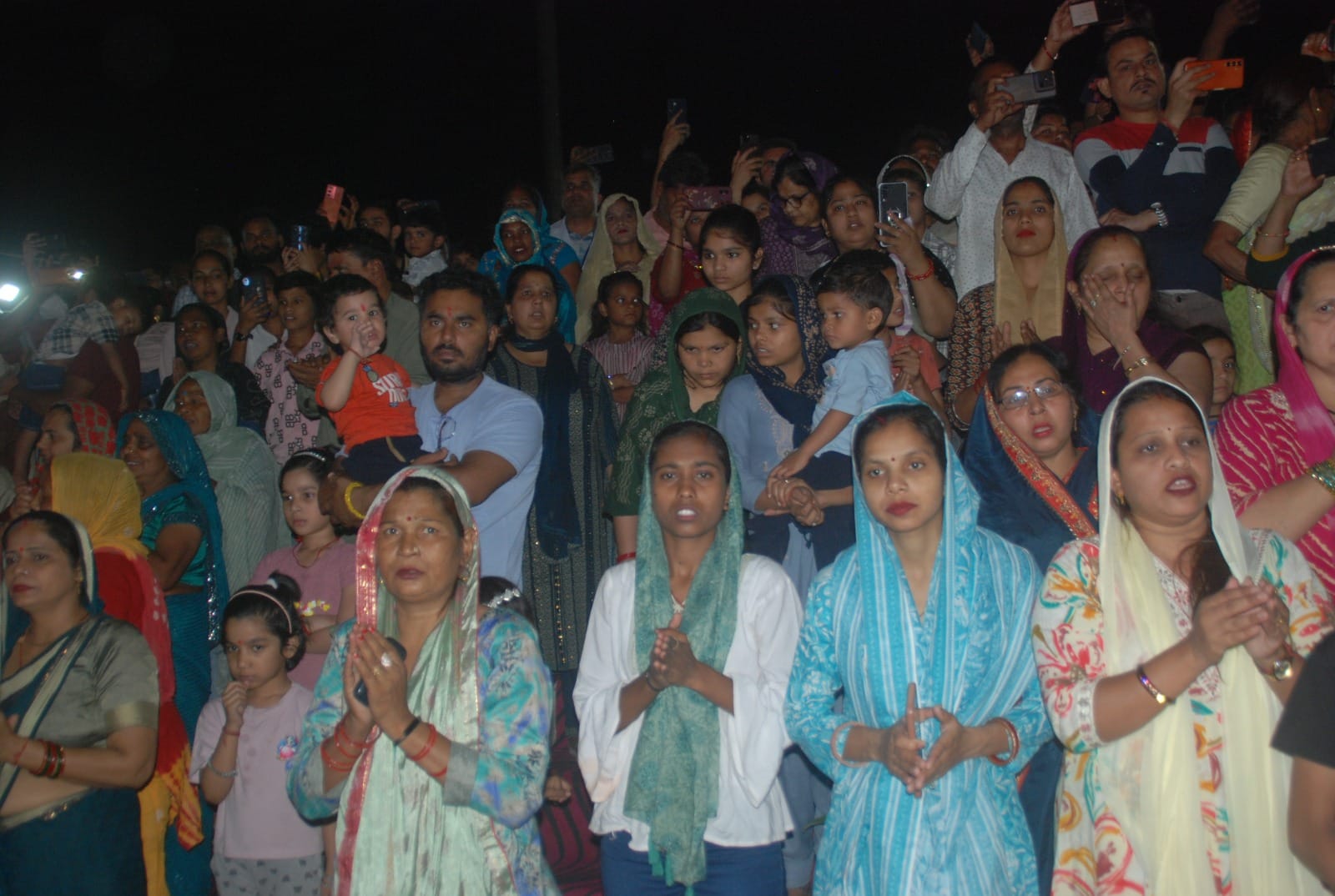 A tidal wave of faith surged at the Yamuna Ghat during the Maha Aarti, as devotees offered lamps to the Yamuna