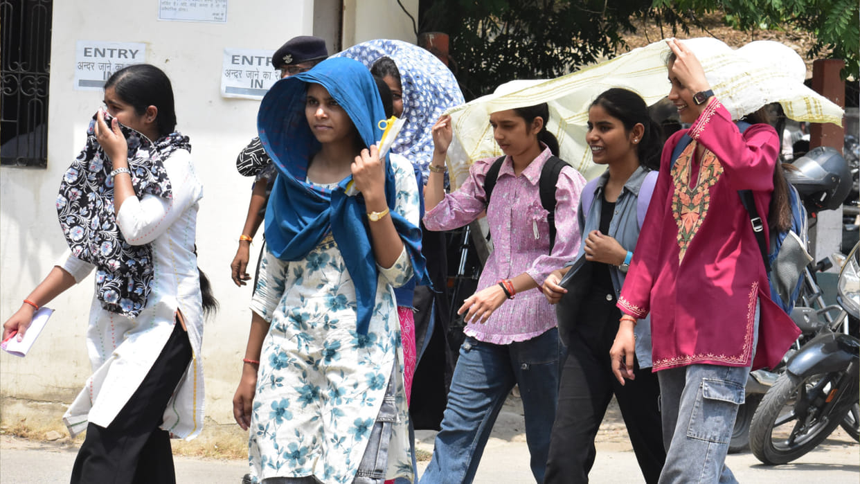 On Saturday, maximum temperature was recorded at 40.7 degrees Celsius in Gorakhpur