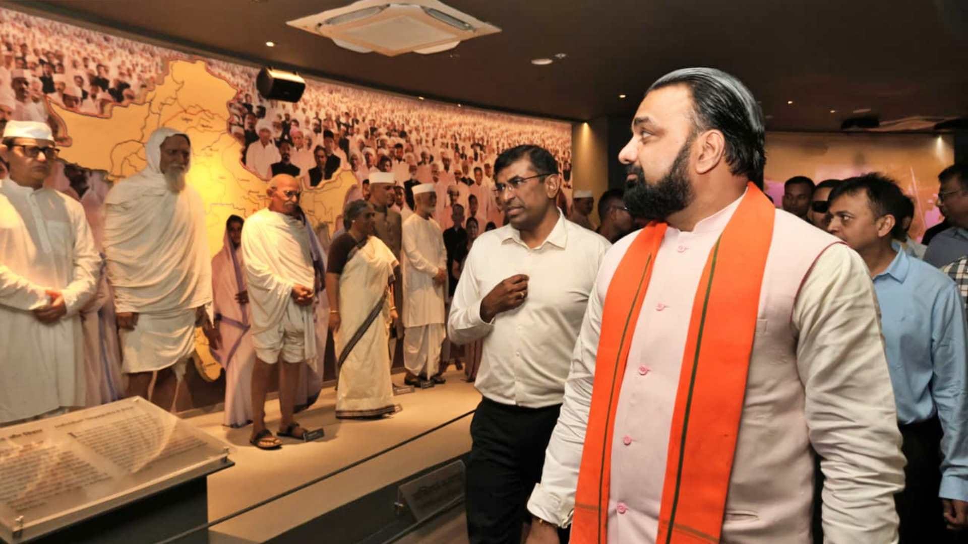गांधी टावर भ्रमण के दौरान सीएम सम्राट चौधरी