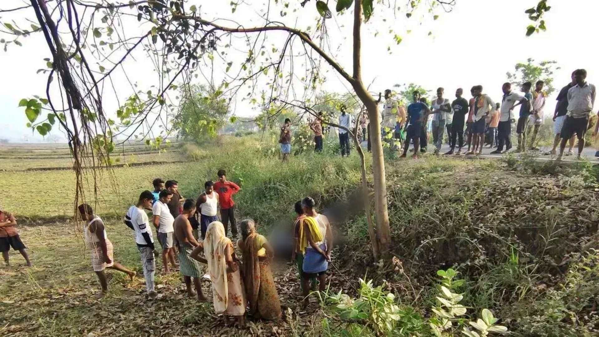 घटनास्थल पर मौजूद स्थानीय लोग