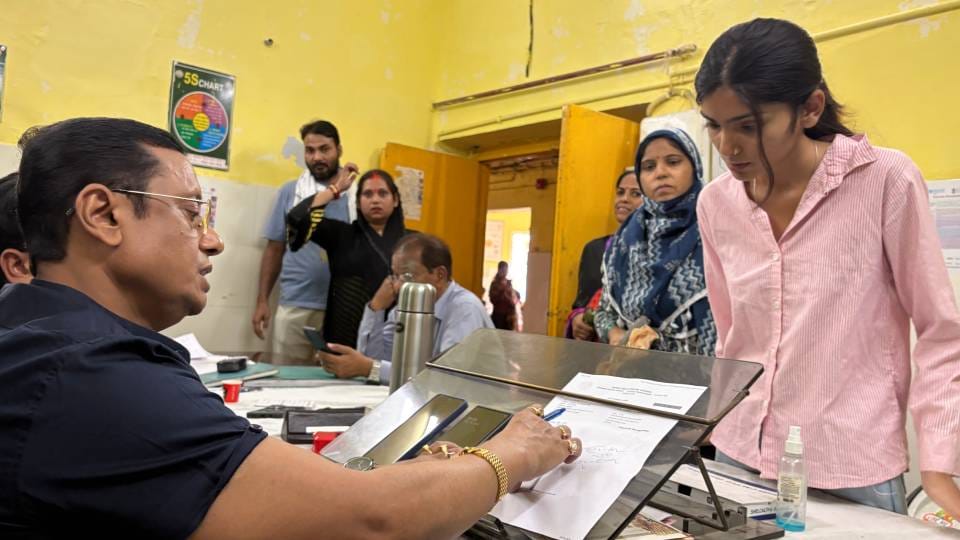 Fire Rains from Sky Hospitals in Ayodhya See Surge in Patients with Skin Burns, Red Rashes, and Dandruff