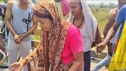 Muzaffarpur: 1 Dead 2 Critically Injured in Head-on Collision Between Truck-Bike; Truck Overturns into Ditch