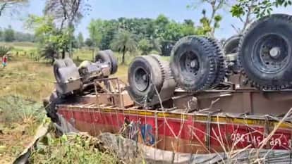 Muzaffarpur: 1 Dead 2 Critically Injured in Head-on Collision Between Truck-Bike; Truck Overturns into Ditch