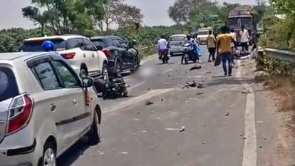 Muzaffarpur: 1 Dead 2 Critically Injured in Head-on Collision Between Truck-Bike; Truck Overturns into Ditch