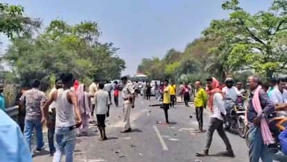 Muzaffarpur: 1 Dead 2 Critically Injured in Head-on Collision Between Truck-Bike; Truck Overturns into Ditch