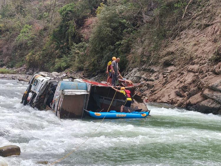 Dehradun: यमुना पुल के पास नदी से मिला लापता युवक का शव, दो दिन से थी तलाश, एसडीआरएफ ने ट्रक से किया बरामद