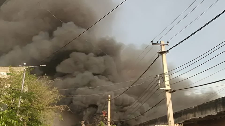 Huge fire breaks out in slums in Rewari